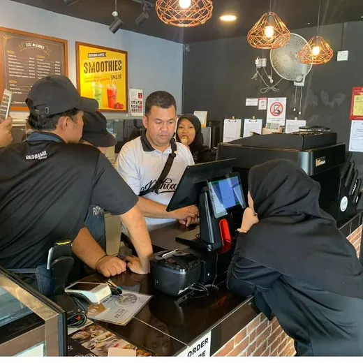 Richiamo Coffee using Ezserve in their shop